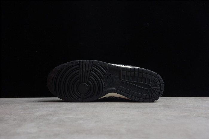 Quartersnacks x Nike SB Dunk Low Zebra DM3510-001