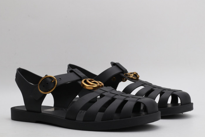 G*u*i sandals