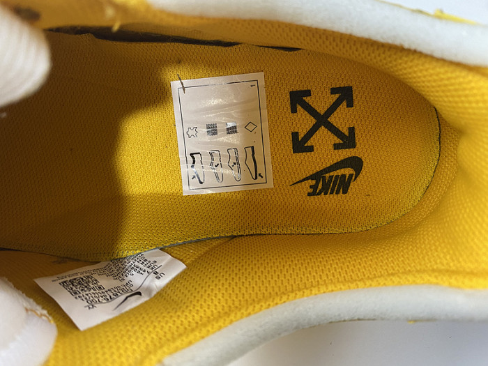 NIKE AIR FORCE 1 UNIVERSITY GOLD DD1876-100