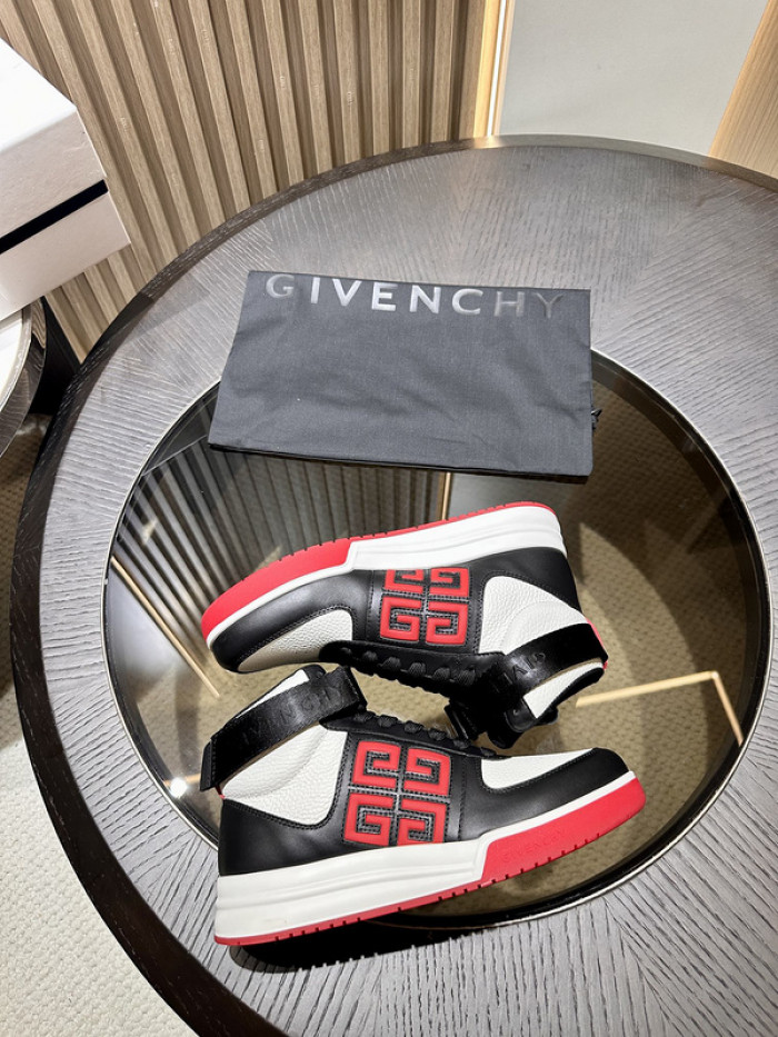GIVENCHY SNEAKER