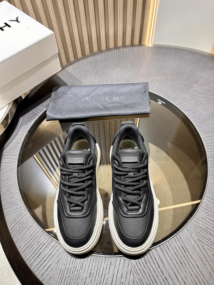 GIVENCHY SNEAKER