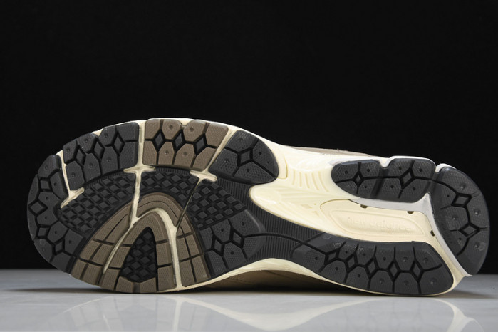 New Balance M2002RAW