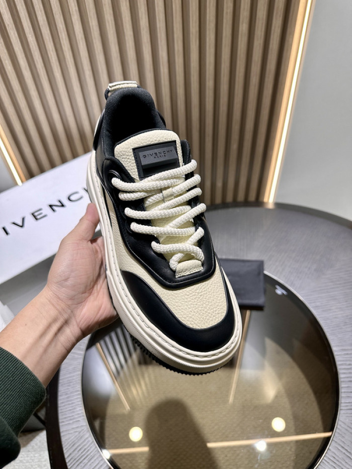 GIVENCHY SNEAKER