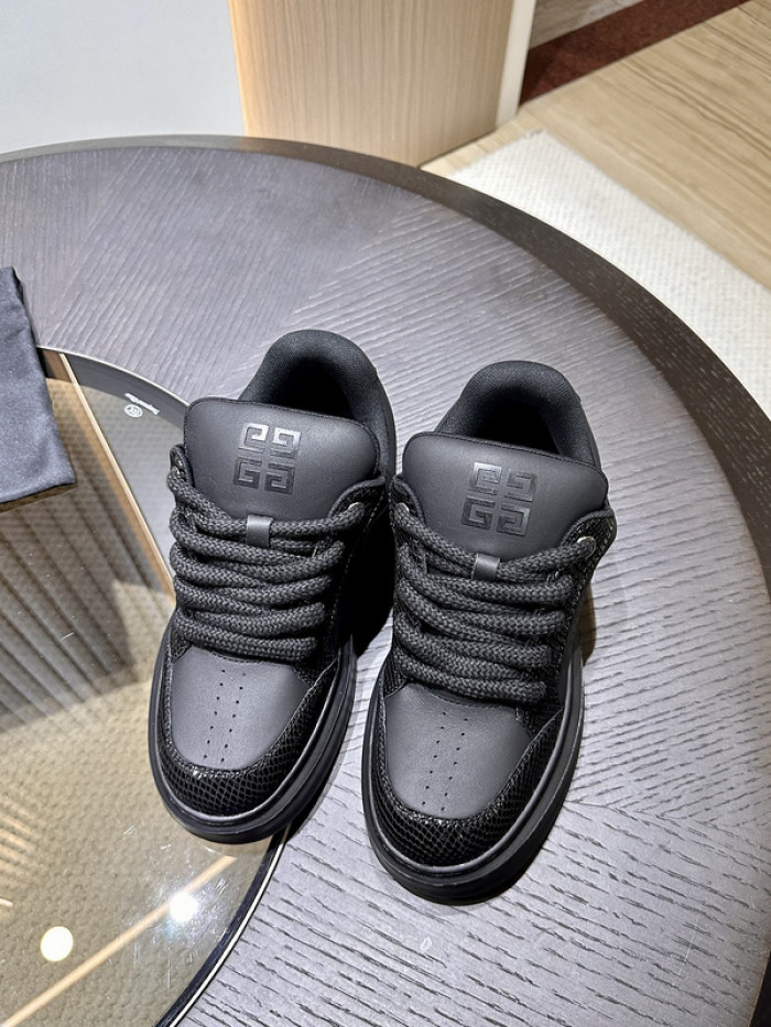 GIVENCHY SNEAKER