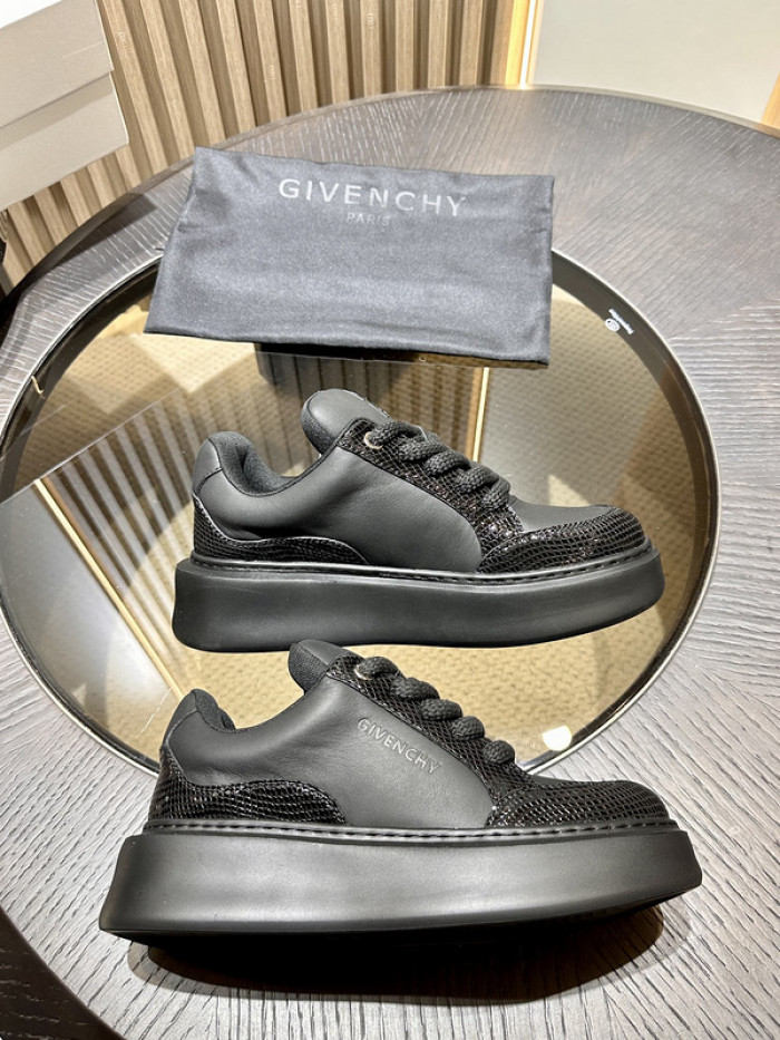 GIVENCHY SNEAKER