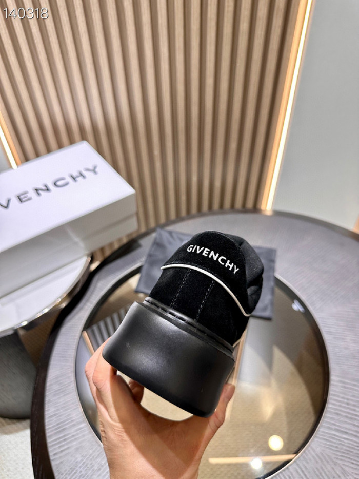GIVENCHY SNEAKER