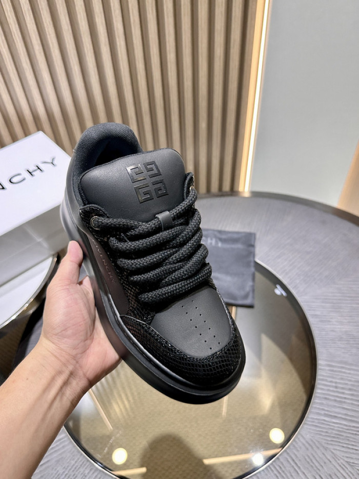 GIVENCHY SNEAKER