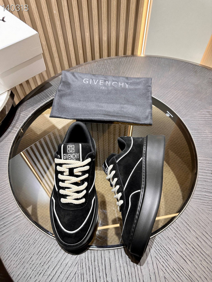 GIVENCHY SNEAKER