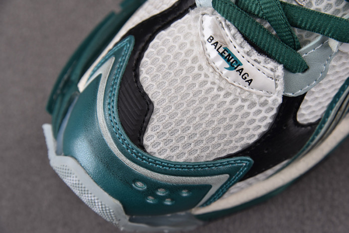 Ba*len*cia*ga -runner