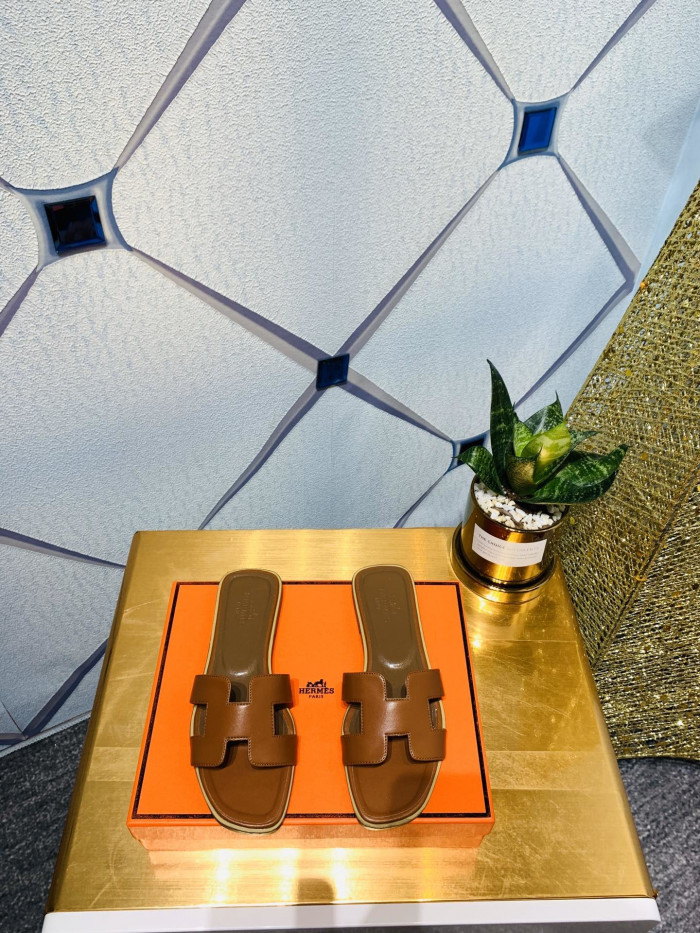 H**mes sandals