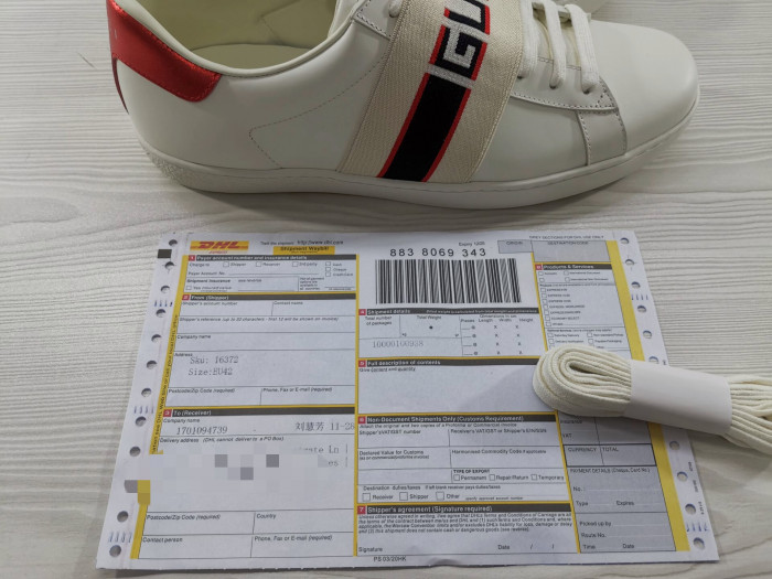 G*u*i  platform sneaker