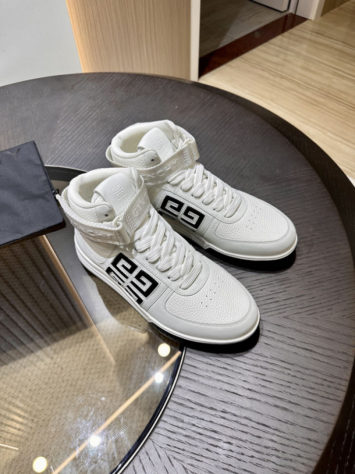 GIVENCHY SNEAKER