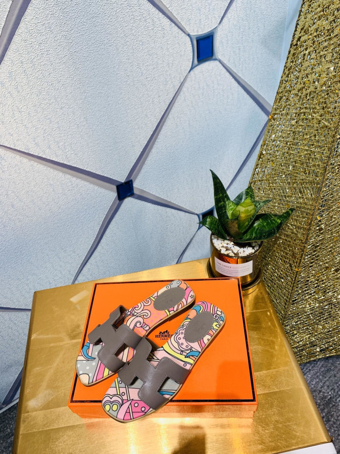 H**mes sandals