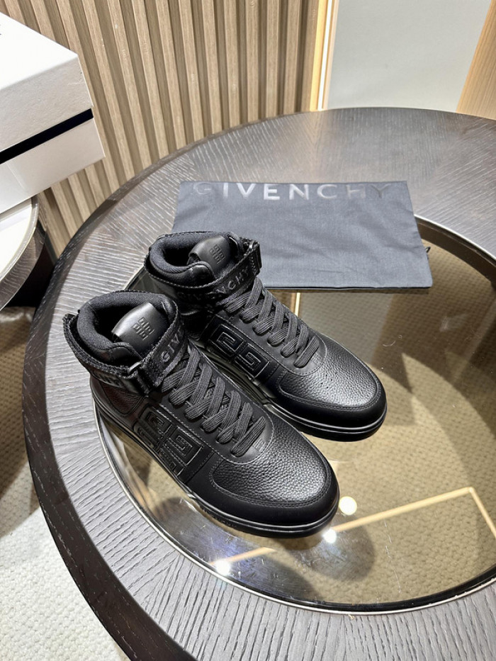 GIVENCHY SNEAKER