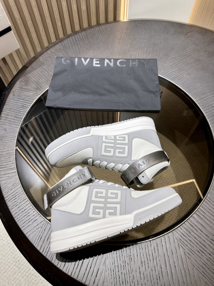 GIVENCHY SNEAKER