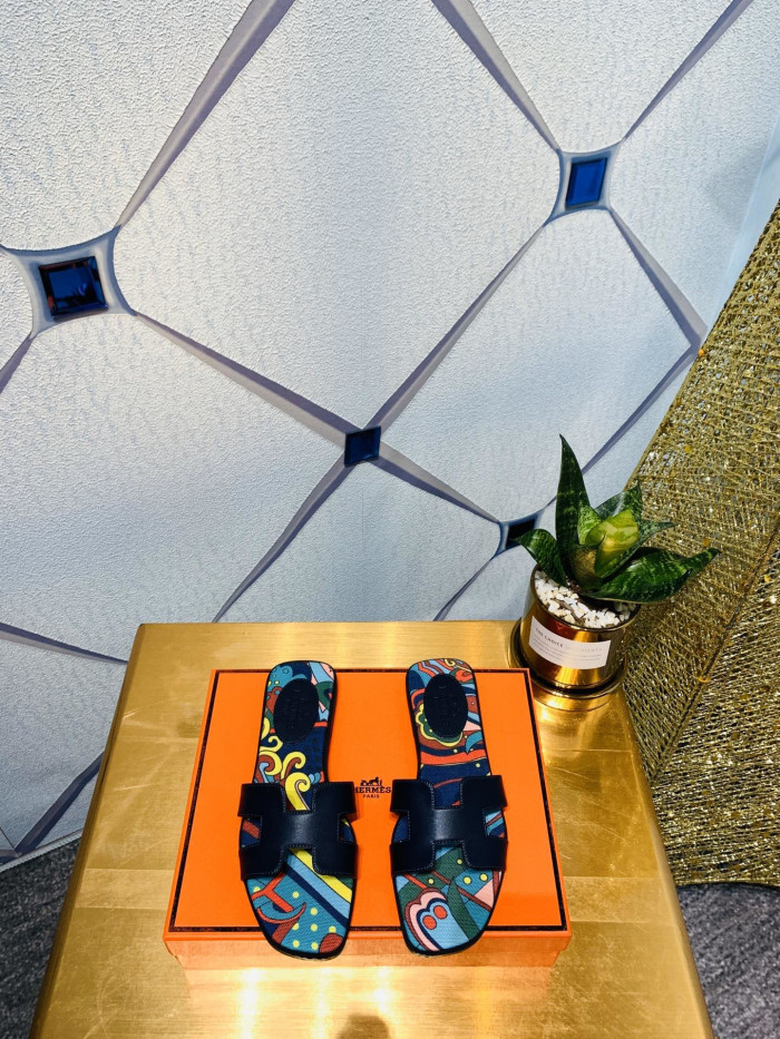 H**mes sandals