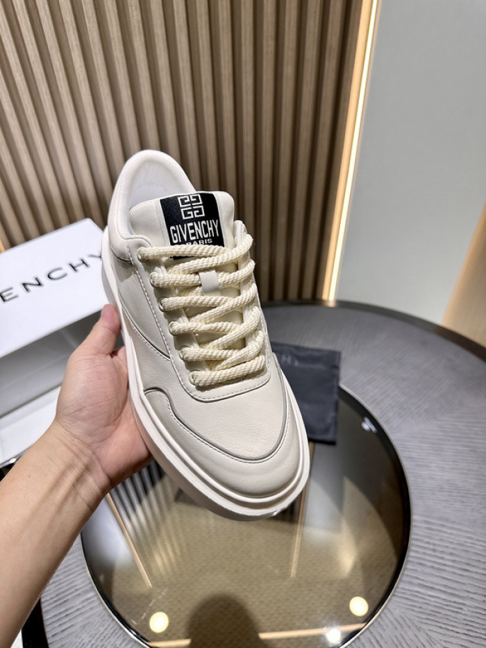 GIVENCHY SNEAKER