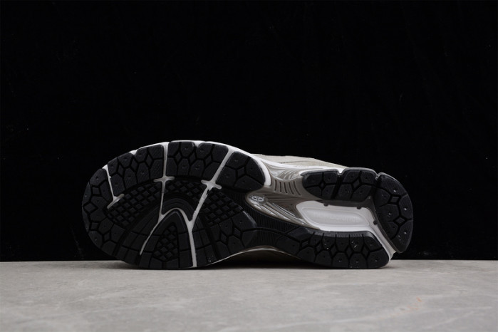 New Balance ML2002RV