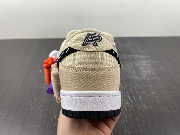 Albino & Preto x Nike SB Dunk Low FD2627-200