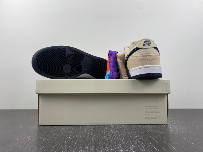 Albino & Preto x Nike SB Dunk Low FD2627-200