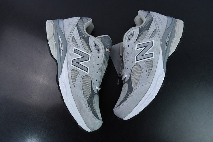 New Balance M990GY3