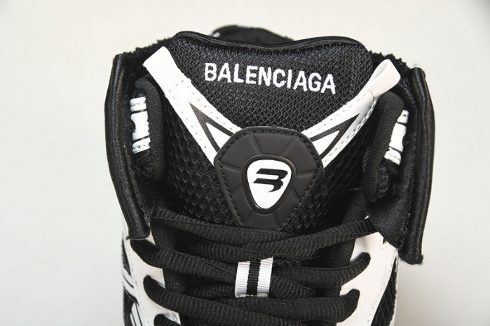 Ba*len*cia*ga -runner