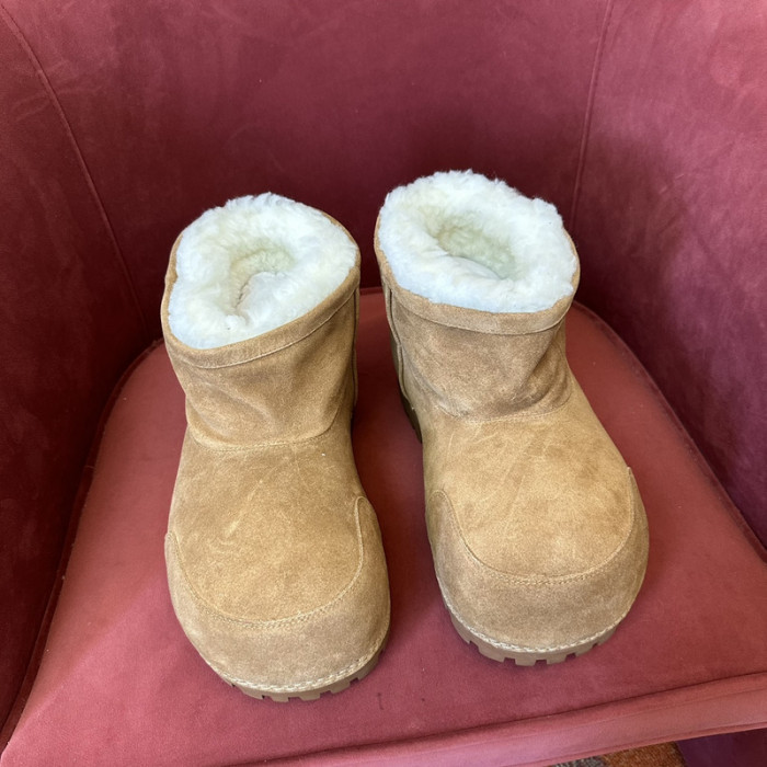 Ba*len*cia*ga brown alaska fur bootie