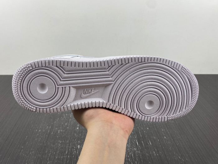 NIKE AIR FORCE 1 LOW 