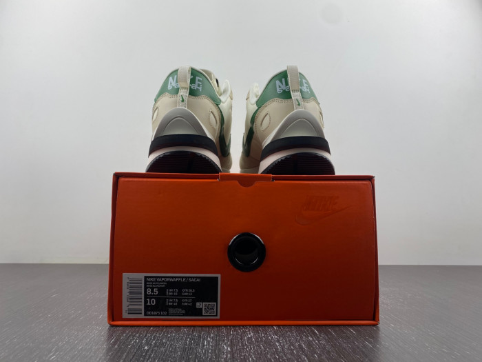 Sacai x VaporWaffle  DD1875-102