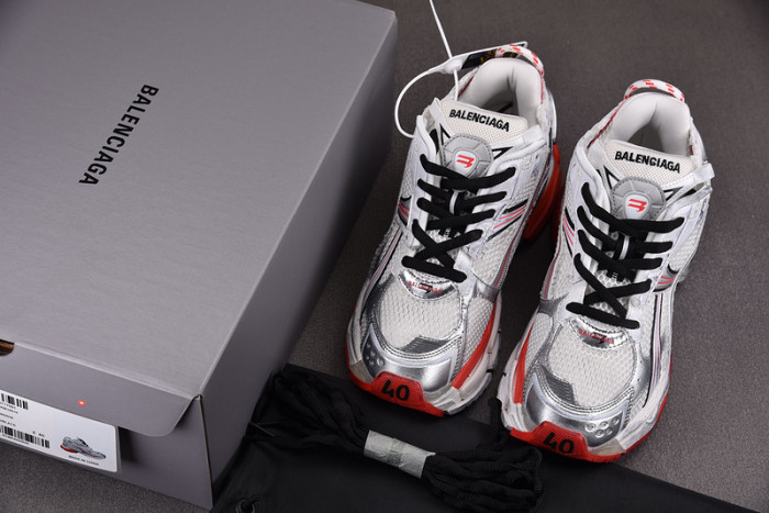 Ba*len*cia*ga -runner