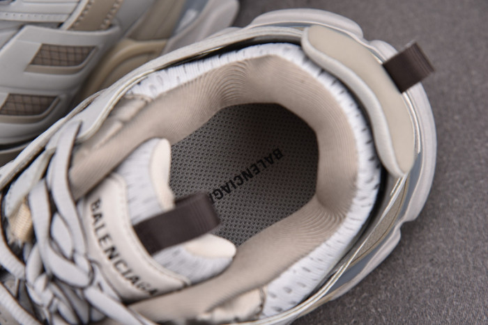 Ba*len*cia*ga track 542023 w3acg 1220