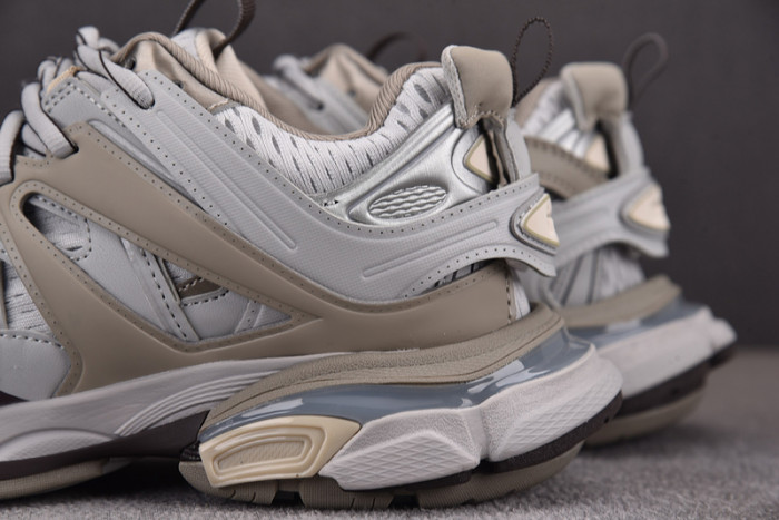 Ba*len*cia*ga track 542023 w3acg 1220