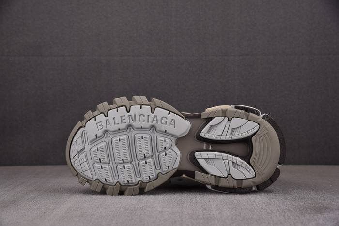 Ba*len*cia*ga track 542023 w3acg 1220