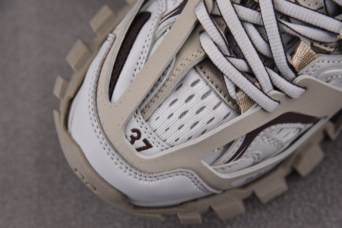 Ba*len*cia*ga track 542023 w3acg 1220