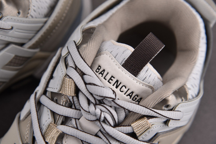 Ba*len*cia*ga track 542023 w3acg 1220